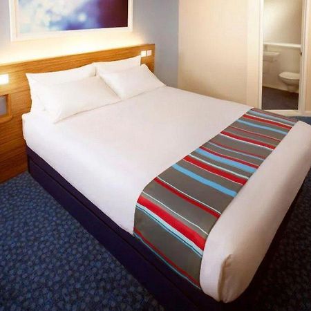 Travelodge London Teddington Exterior photo