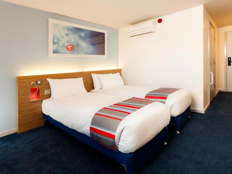 Travelodge London Teddington Exterior photo
