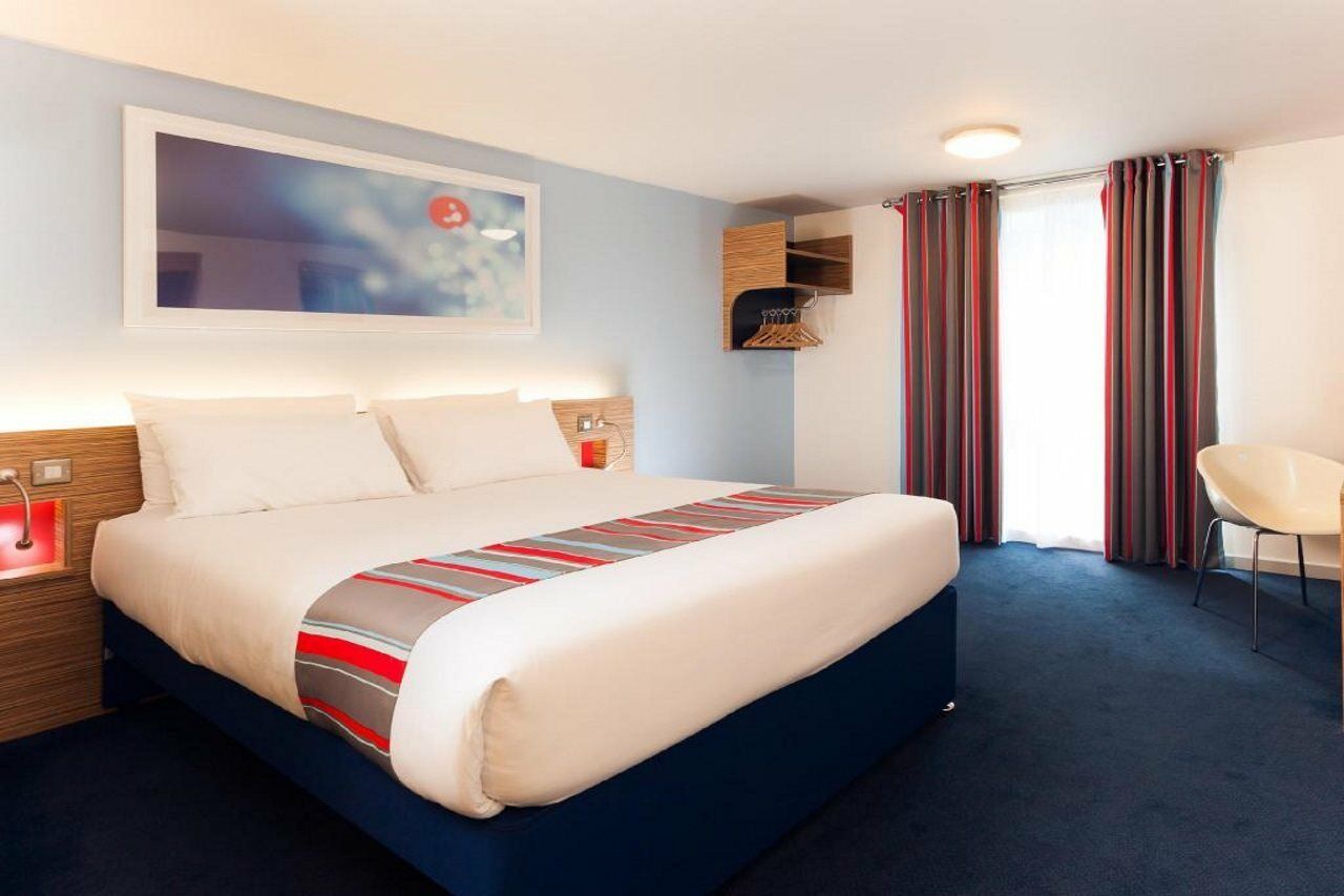 Travelodge London Teddington Exterior photo