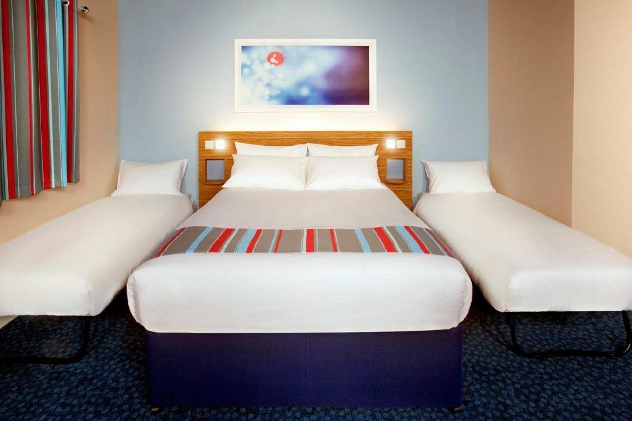 Travelodge London Teddington Exterior photo